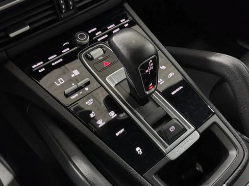 Used 2022 Porsche Cayenne AWD/4WD image 26