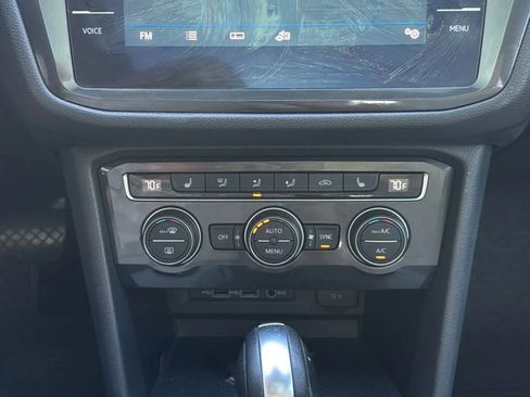 Used 2018 Volkswagen Tiguan SE w/ Panoramic Sunroof Package FWD image 59