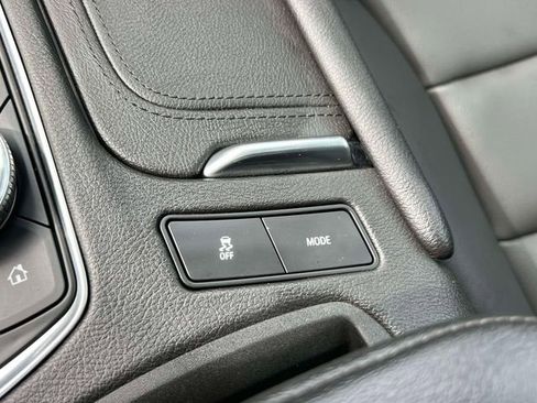 Used 2025 Cadillac XT6 Luxury FWD image 34