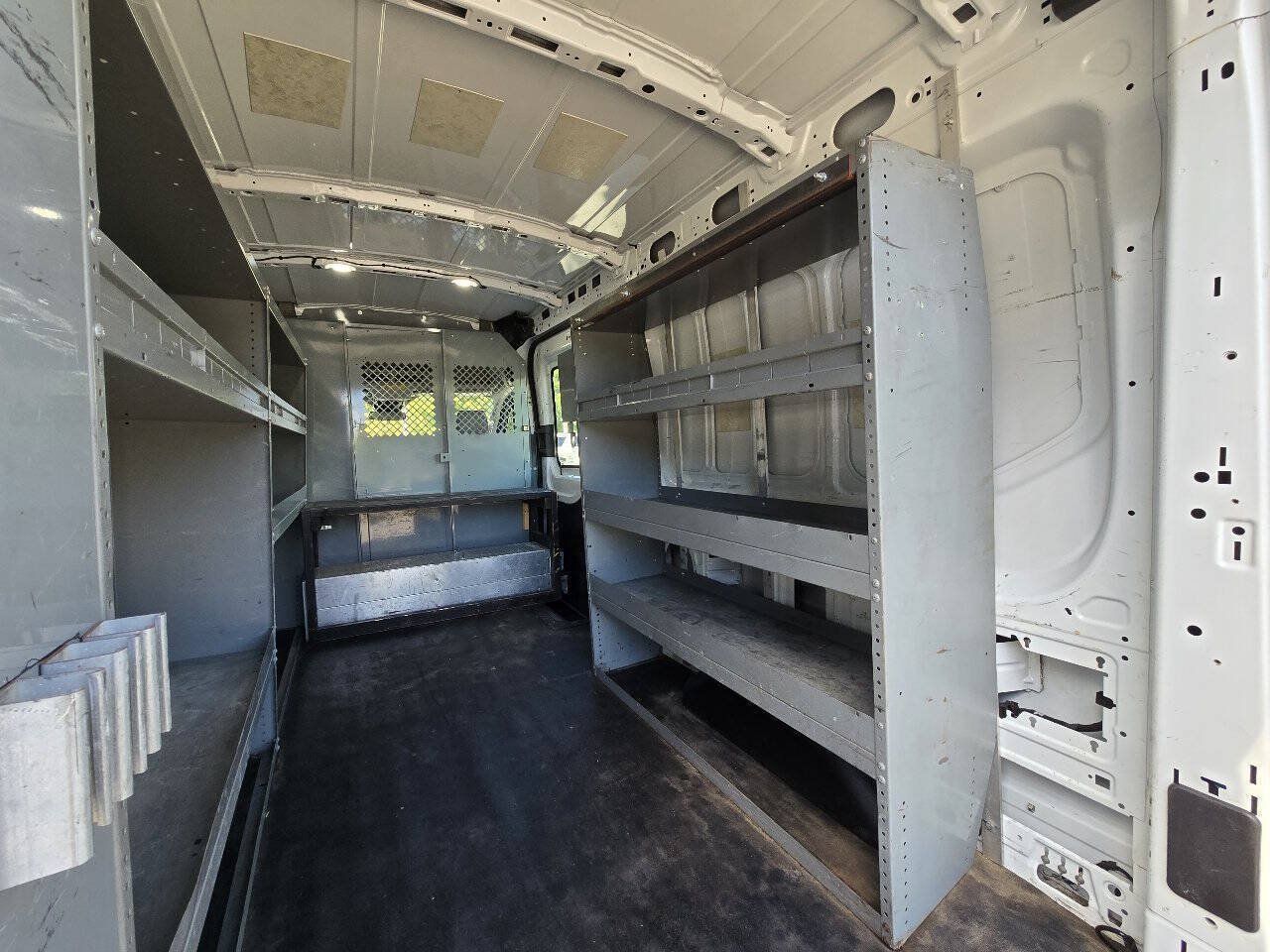Used 2018 Ford Transit 250 148 Medium Roof RWD image 17
