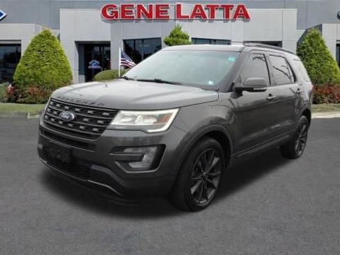 Used 2017 Ford Explorer XLT w/ Equipment Group 202A image 3