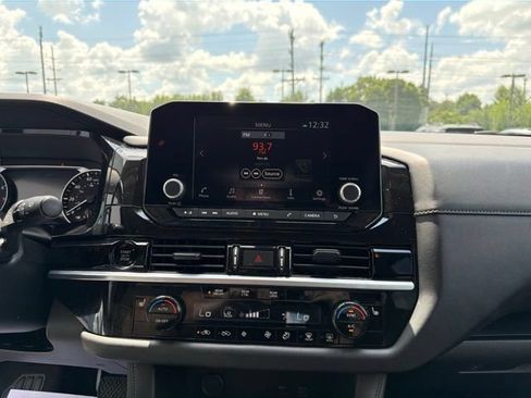 Used 2025 Nissan Pathfinder SV AWD/4WD image 17
