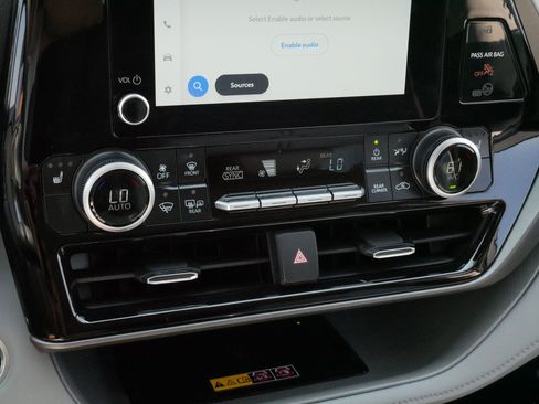 Certified 2026 Toyota Highlander XLE AWD/4WD image 23