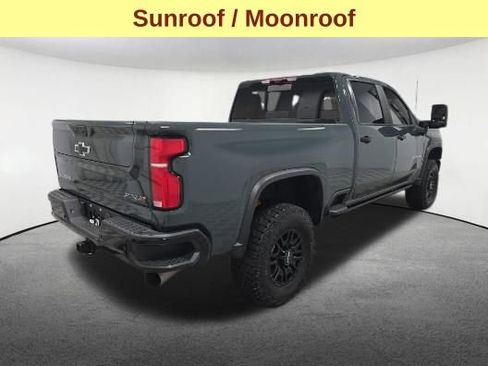 Used 2025 Chevrolet Silverado 2500 ZR2 w/ Technology Package image 5