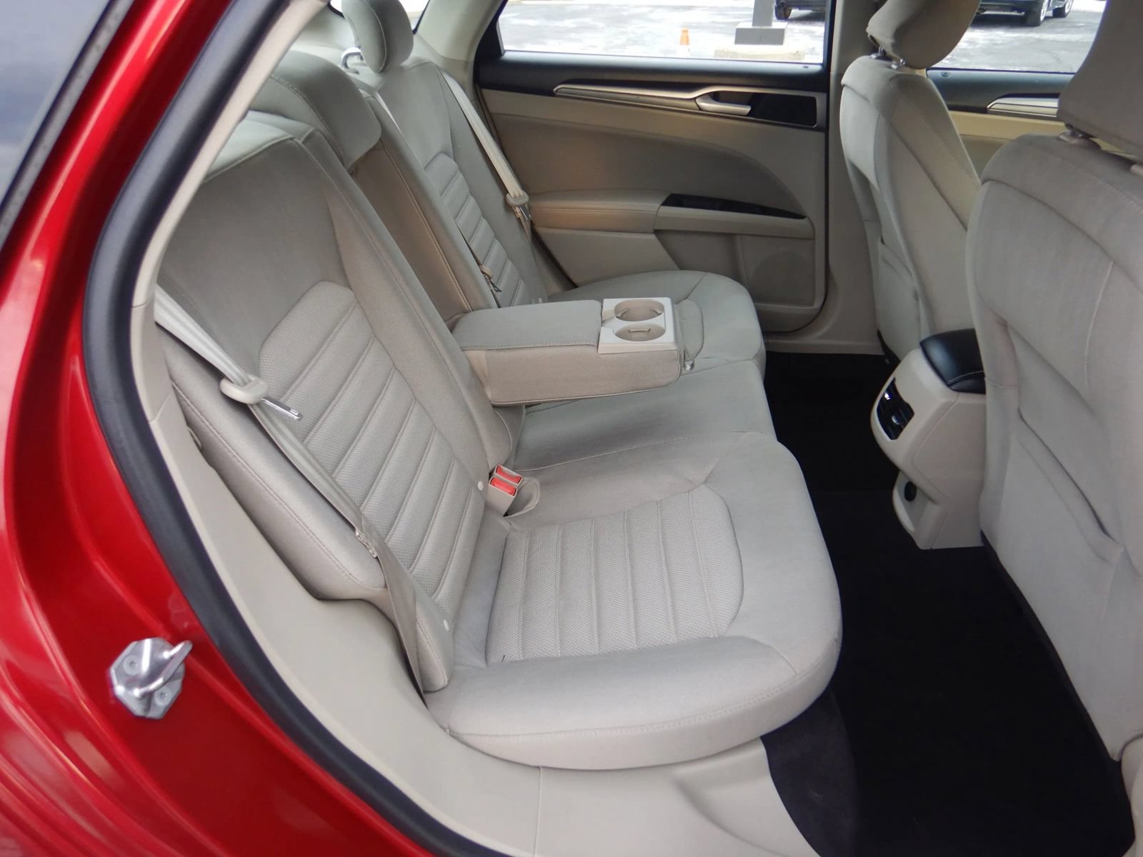 Used 2019 Ford Fusion SE FWD image 21