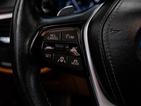 Used 2022 BMW 530e w/ Premium Package image 14
