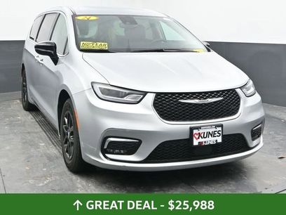 Used 2024 Chrysler Pacifica Touring-L