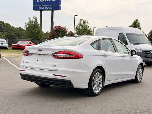 Used 2019 Ford Fusion SE FWD image 8