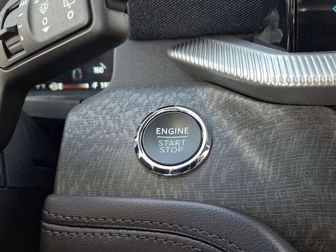 Used 2025 Ford Explorer Platinum w/ LUX Leather Package image 25