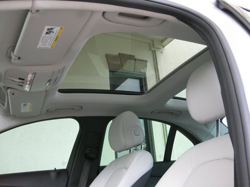 Used 2017 Mercedes-Benz C 300 Sedan image 23