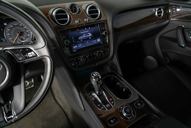 Used 2018 Bentley Bentayga AWD/4WD image 24