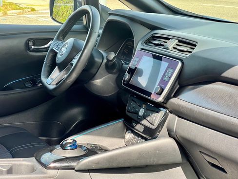 Used 2022 Nissan Leaf SV w/ SV Technology Package image 23
