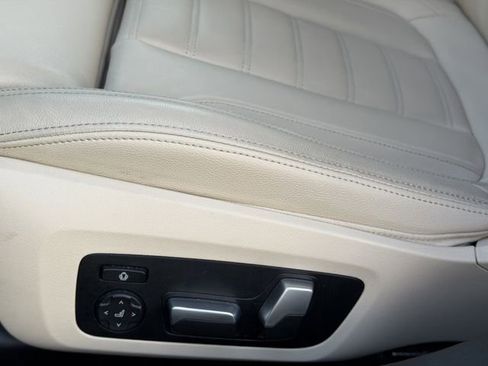 Used 2020 BMW 330i xDrive Sedan w/ Premium Package image 17