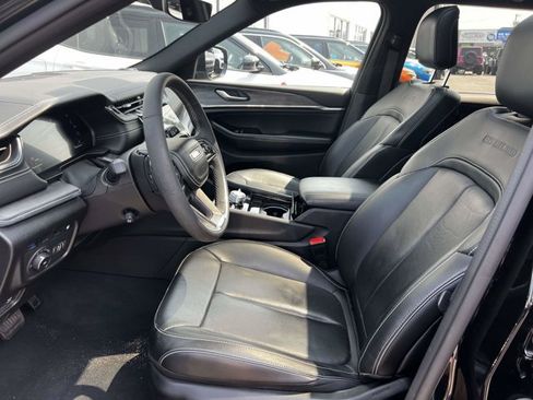Used 2022 Jeep Grand Cherokee Overland AWD/4WD image 14