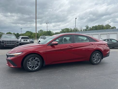 Used 2024 Hyundai Elantra SEL FWD image 10