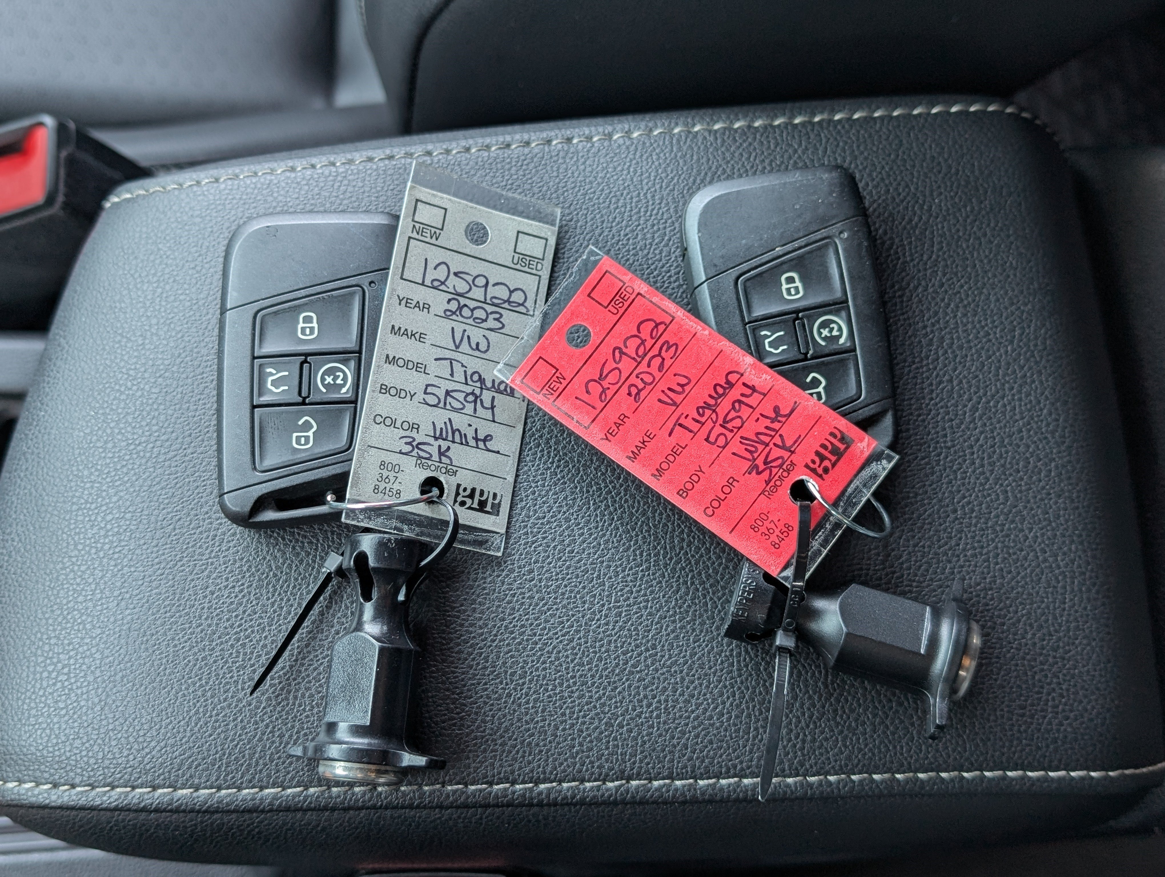 Used 2023 Volkswagen Tiguan SE R-Line FWD image 37