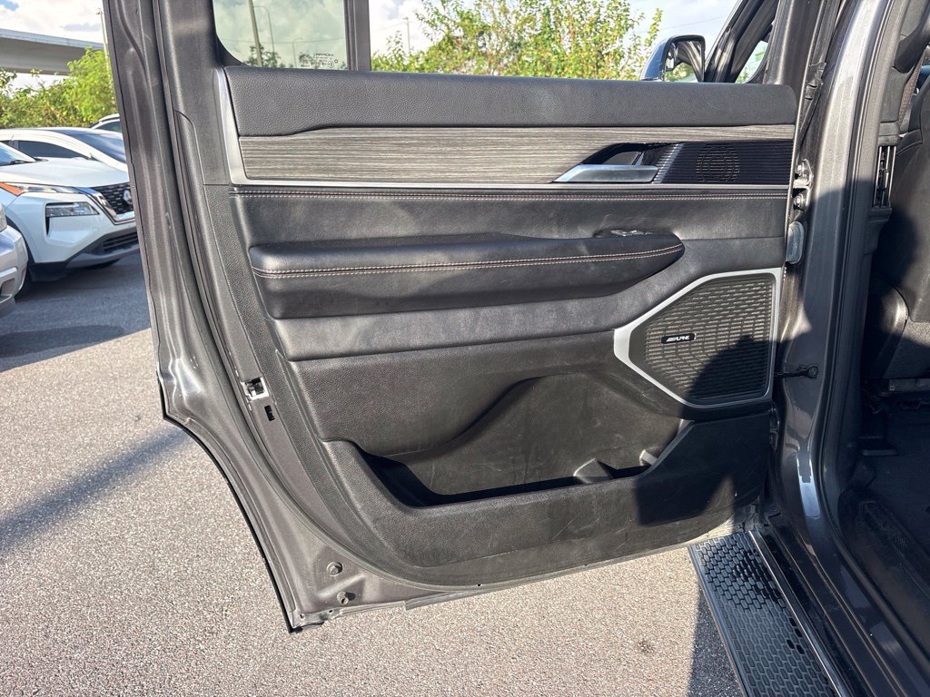 Used 2024 Jeep Wagoneer Series III AWD/4WD image 15