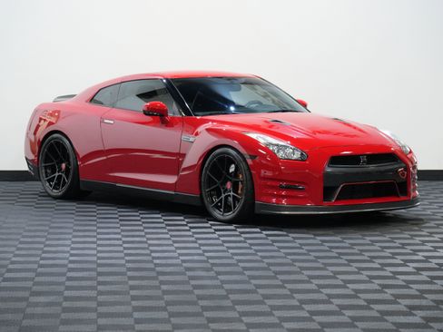 Used 2014 Nissan GT-R Premium image 5