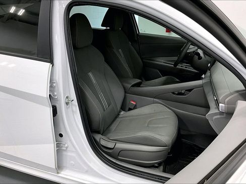 Used 2022 Hyundai Elantra Blue FWD image 10