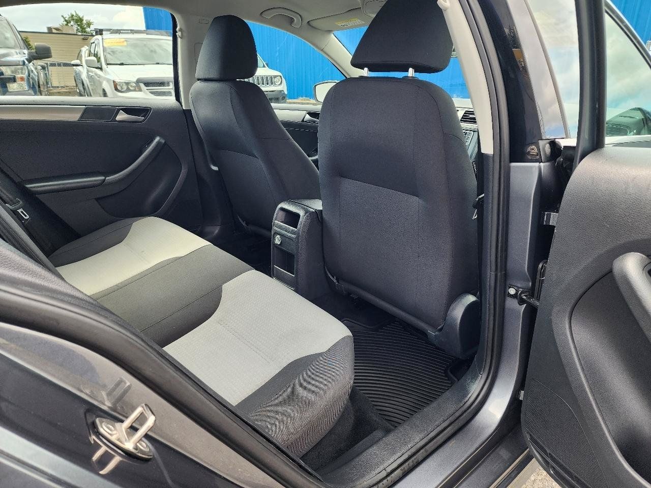 Used 2017 Volkswagen Jetta S w/ Jetta S Cold Weather Package FWD image 24