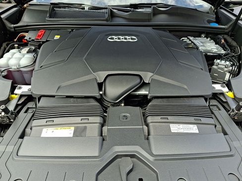 Certified 2025 Audi Q8 Prestige w/ Prestige Package AWD/4WD image 27