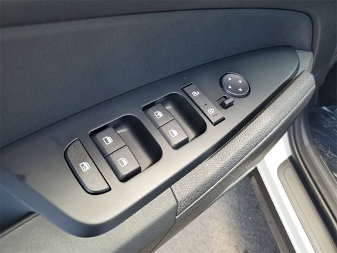 New 2025 Kia Sportage LX image 9