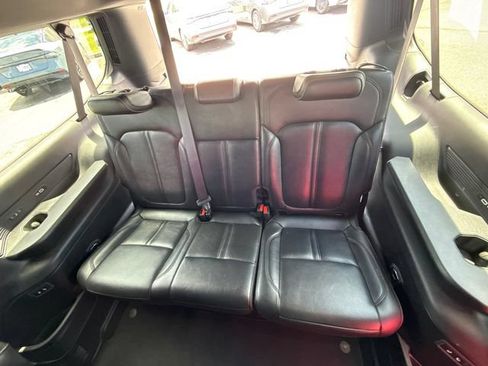 Used 2024 Jeep Wagoneer L Series II RWD image 22