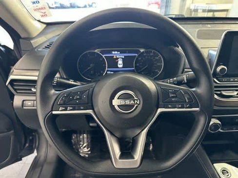 Used 2023 Nissan Altima 2.5 SV image 14