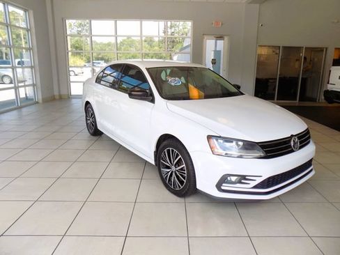 Used 2018 Volkswagen Jetta Wolfsburg Edition FWD image 2