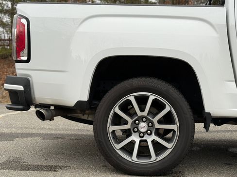 Used 2021 GMC Canyon Denali image 9