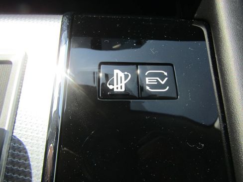 Used 2025 Mitsubishi Outlander 4WD Plug-In Hybrid image 27