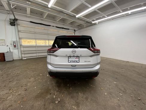 Used 2024 Nissan Rogue SV image 5