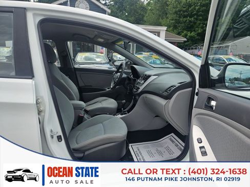 Used 2012 Hyundai Accent SE FWD image 13