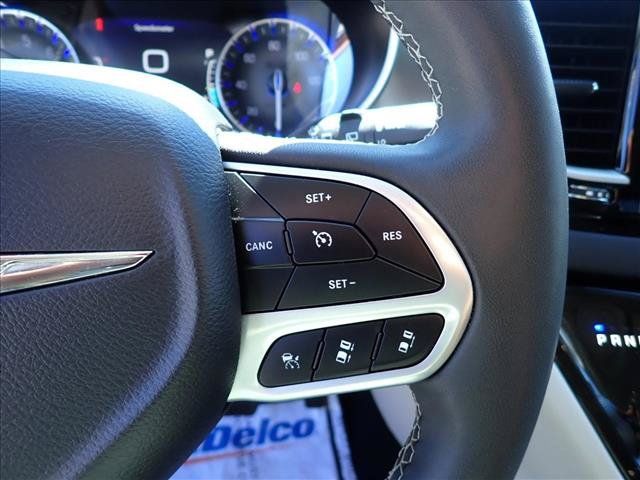 Used 2024 Chrysler Pacifica Touring-L FWD image 21