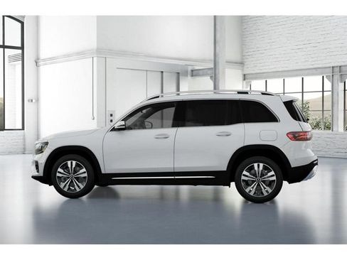Used 2026 Mercedes-Benz GLB 250 4MATIC image 33
