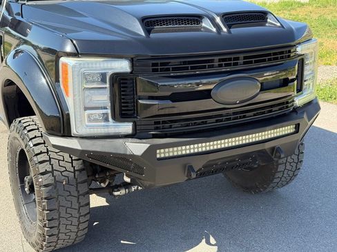 Used 2019 Ford F250 Lariat w/ Lariat Ultimate Package AWD/4WD image 5