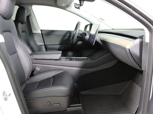 Used 2022 Tesla Model Y Performance image 11