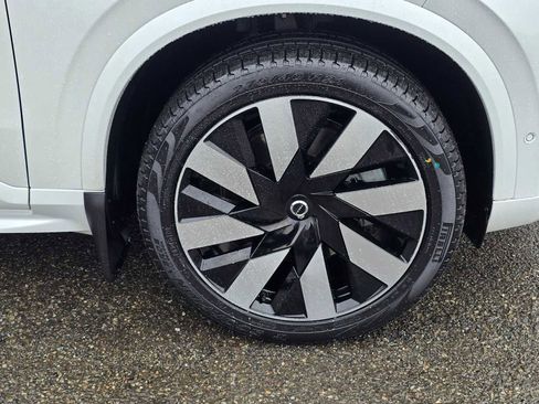 Certified 2023 Volvo XC90 T8 Ultimate w/ Lounge Package image 9