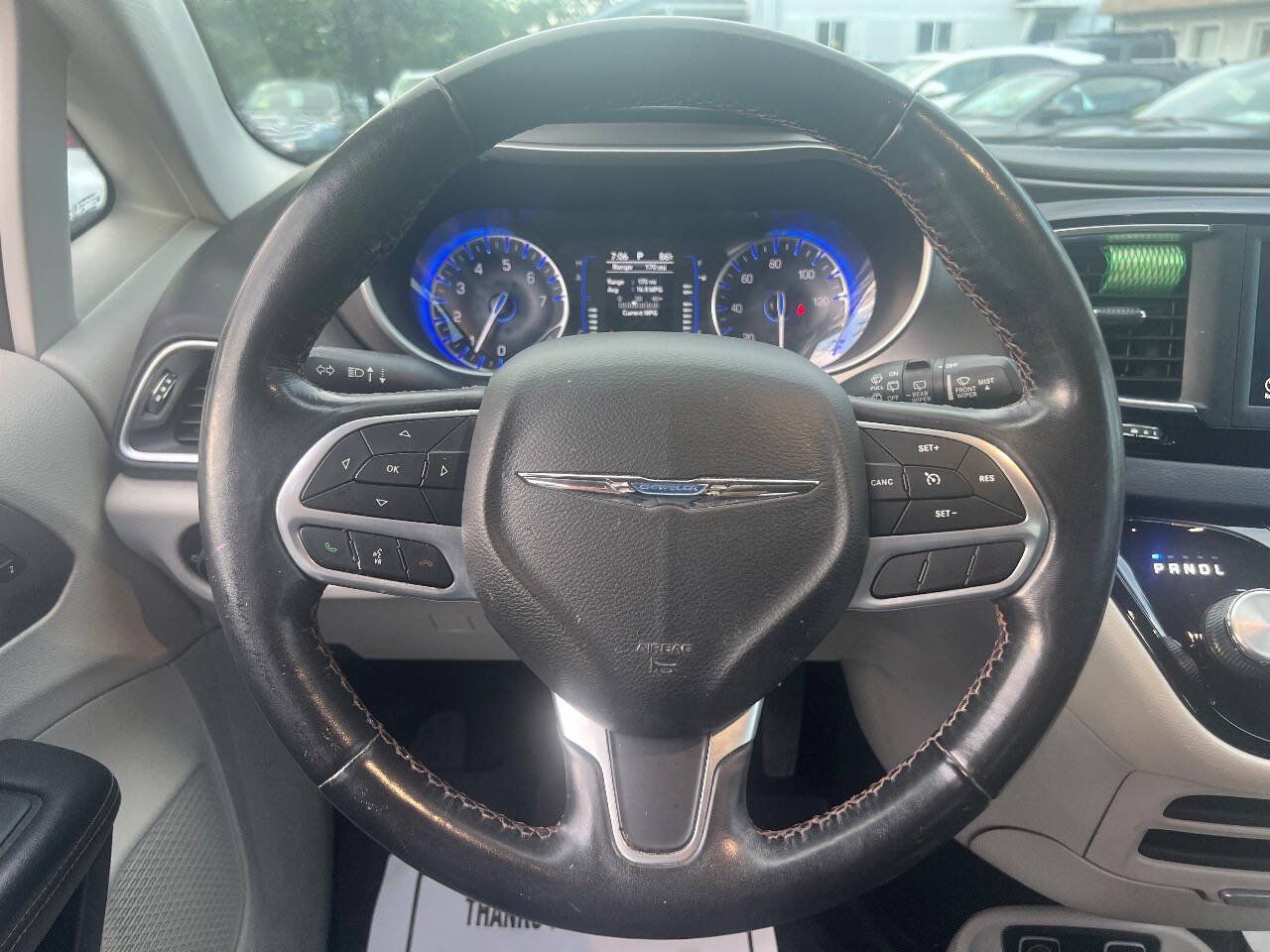 Used 2020 Chrysler Pacifica Touring-L FWD image 21