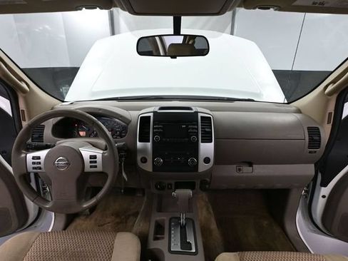 Used 2014 Nissan Frontier SV AWD/4WD image 17