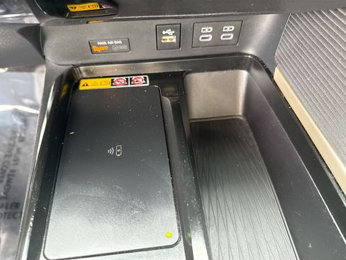 Used 2025 Toyota Camry SE w/ Convenience Package image 28