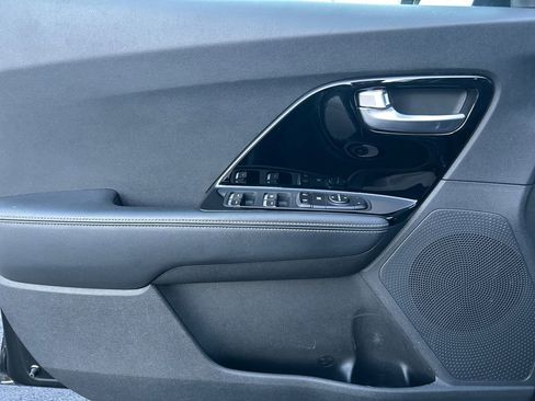 Used 2022 Kia Niro LXS w/ Digital Cluster Package image 22