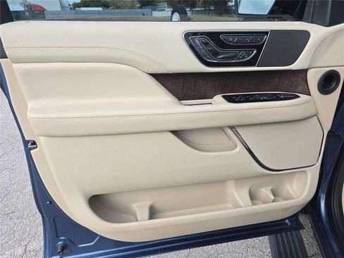 Used 2018 Lincoln Navigator Reserve w/ Technology Package image 20