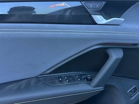 New 2025 Volkswagen Tiguan SE image 11