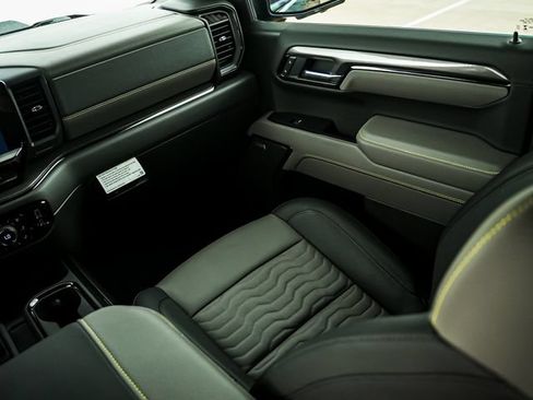 Used 2025 Chevrolet Silverado 1500 ZR2 w/ Technology Package AWD/4WD image 33