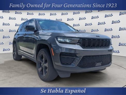 Used 2024 Jeep Grand Cherokee Altitude RWD image 1