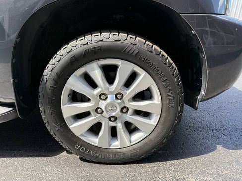 Used 2018 Toyota Sequoia Platinum w/ Preferred Accessory Package AWD/4WD image 4