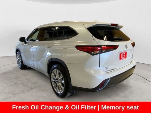 Used 2022 Toyota Highlander Limited image 3