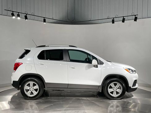 Used 2022 Chevrolet Trax LT w/ LT Convenience Package image 10