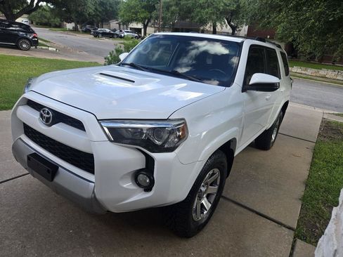 Used 2016 Toyota 4Runner Trail AWD/4WD image 3
